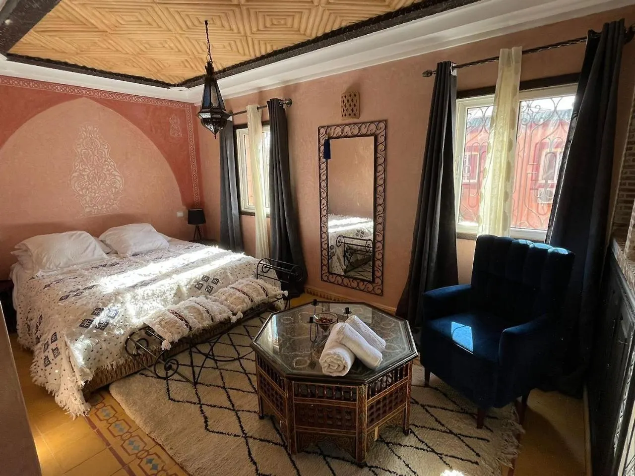 Elegant 4-Bedroom Riad With Pool Marrakesh Apartment