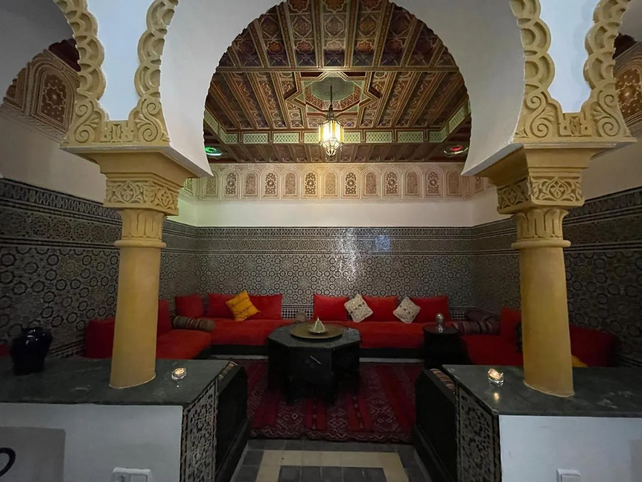 Elegant 4-Bedroom Riad With Pool Marrakesh Morocco