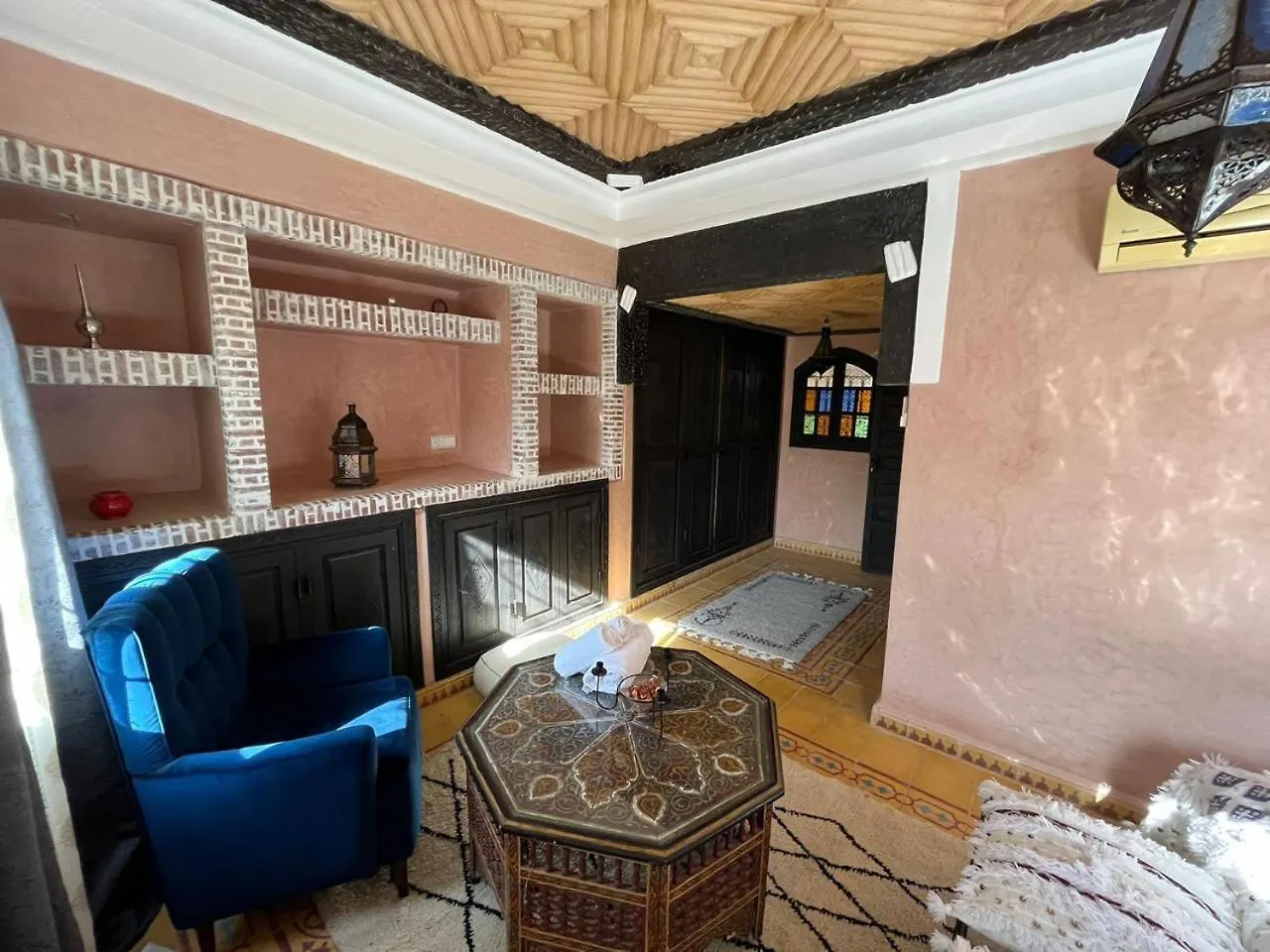 Elegant 4-Bedroom Riad With Pool Marrakesh Apartment